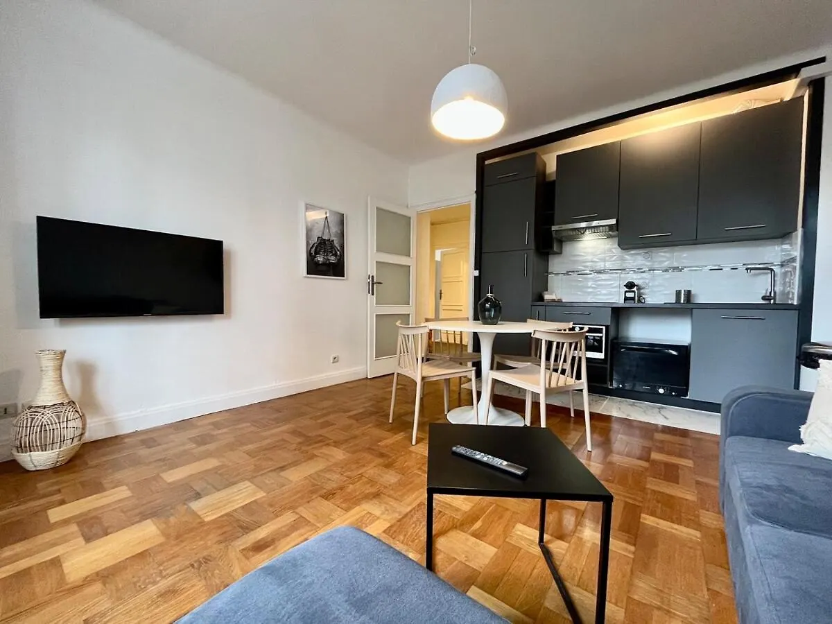 Suite Korneille Lyon 0*,